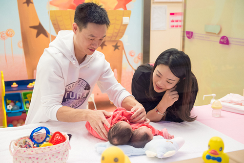 中国婴幼儿有多少人口_在中国,宝宝的第一口奶吃得好艰难.此次\